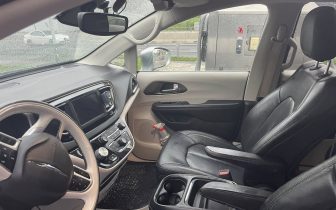 Minivans Chrysler Pacifica 2018 Srebrny