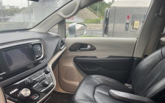 Minivans Chrysler Pacifica 2018 Srebrny