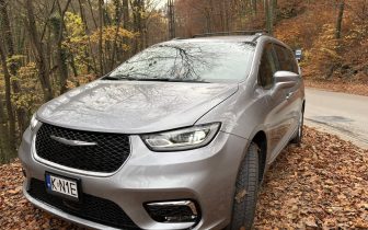 Minivans Chrysler Pacifica 2018 Srebrny