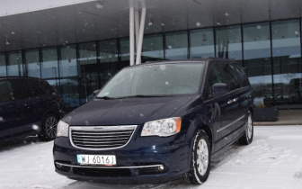 Minivans Chrysler Town & Country 2016 Granatowy