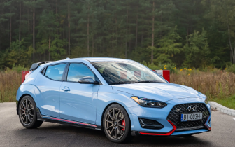 Sedans Hyundai Veloster 2019 Granatowy