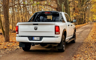 Pickups RAM 1500 2016 Biały
