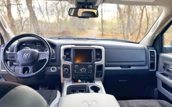 Pickups RAM 1500 2016 Biały