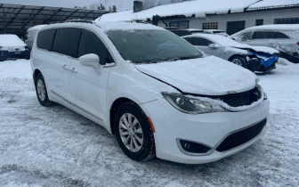 Minivans Chrysler  Pacifica 2017 White