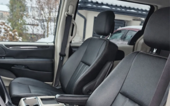 Minivans Chrysler  Town & Country 3.6 Touring 2015 Czarny