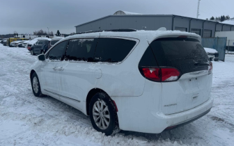 Minivans Chrysler  Pacifica 2017 White