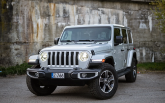 SUVs Jeep  Wrangler Unlimited 3.6 Automatik Sahara 2023 Srebrny