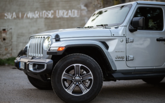 SUVs Jeep  Wrangler Unlimited 3.6 Automatik Sahara 2023 Srebrny