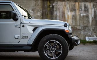 SUVs Jeep  Wrangler Unlimited 3.6 Automatik Sahara 2023 Srebrny