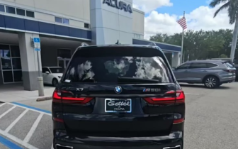 suv BMW  X7 M50i 2021 Granatowy