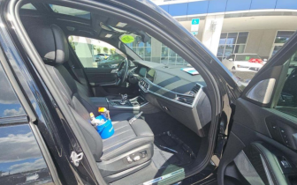 suv BMW  X7 M50i 2021 Granatowy