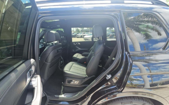 suv BMW  X7 M50i 2021 Granatowy