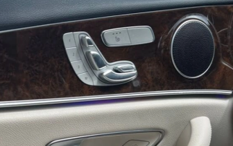 Sedans Mercedes-Benz  Klasa E 350 9G-TRONIC AMG Line 2020 White