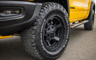 SUVs RAM 1500 Crew Cab Shortbed Rebel 2023 Żółty