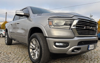 Minivans RAM  1500 Quad Cab Laramie 2022 Szary