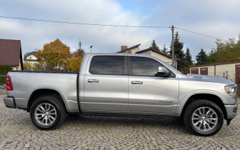 Minivans RAM  1500 Quad Cab Laramie 2022 Szary
