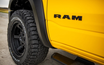 SUVs RAM 1500 Crew Cab Shortbed Rebel 2023 Żółty