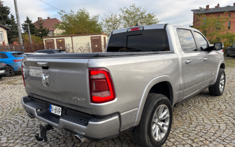 Minivans RAM  1500 Quad Cab Laramie 2022 Szary