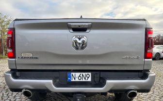 Minivans RAM  1500 Quad Cab Laramie 2022 Szary