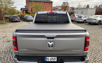 Minivans RAM  1500 Quad Cab Laramie 2022 Szary