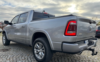 Minivans RAM  1500 Quad Cab Laramie 2022 Szary