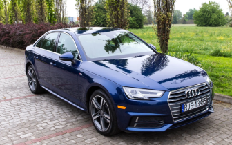 sedan Audi  A4 Limousine  2018 Granatowy