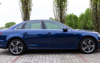sedan Audi  A4 Limousine  2018 Granatowy