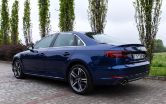 sedan Audi  A4 Limousine  2018 Granatowy