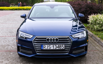 sedan Audi  A4 Limousine  2018 Granatowy