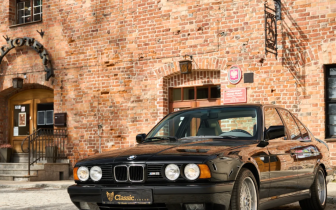 sedan BMW  M5 1991 Czarny