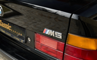 sedan BMW  M5 1991 Czarny