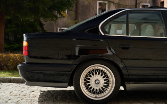 sedan BMW  M5 1991 Czarny