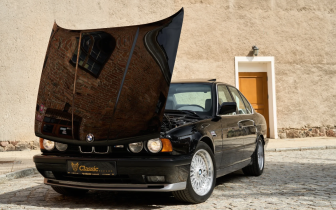 sedan BMW  M5 1991 Czarny