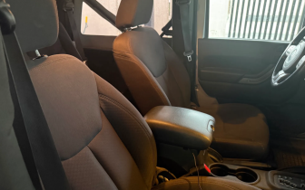 suv Jeep  Wrangler 3.6 Sahara 2013 Srebrny
