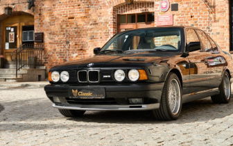 sedan BMW  M5 1991 Czarny