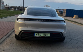 Coupet Porsche  Taycan 2021 White
