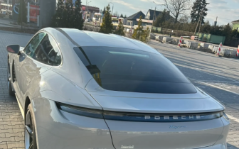 Coupet Porsche  Taycan 2021 White