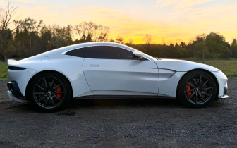 Coupet Aston Martin  Vantage 2020 Biały