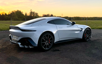 Coupet Aston Martin  Vantage 2020 Biały
