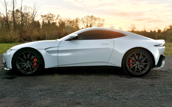 Coupet Aston Martin  Vantage 2020 Biały