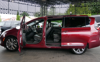 Minivans Chrysler  Pacifica 2020 Burgundy