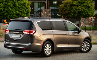 Minivans Chrysler  Pacifica 2017 Brązowy
