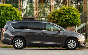 Minivans Chrysler  Pacifica 2017 Brązowy