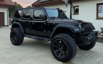 SUVs    Czarny