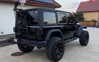 SUVs    Czarny