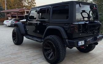 SUVs    Czarny