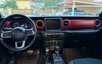SUVs    Czarny