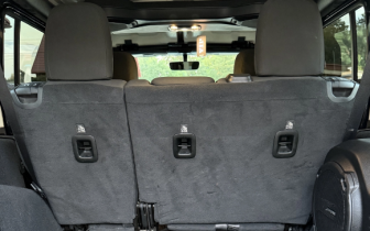 SUVs    Czarny