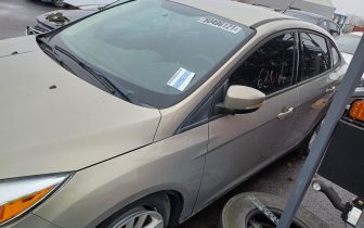 Sedans FORD FOCUS SE 2016 Beżowy