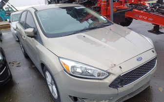 Sedans FORD FOCUS SE 2016 Beżowy